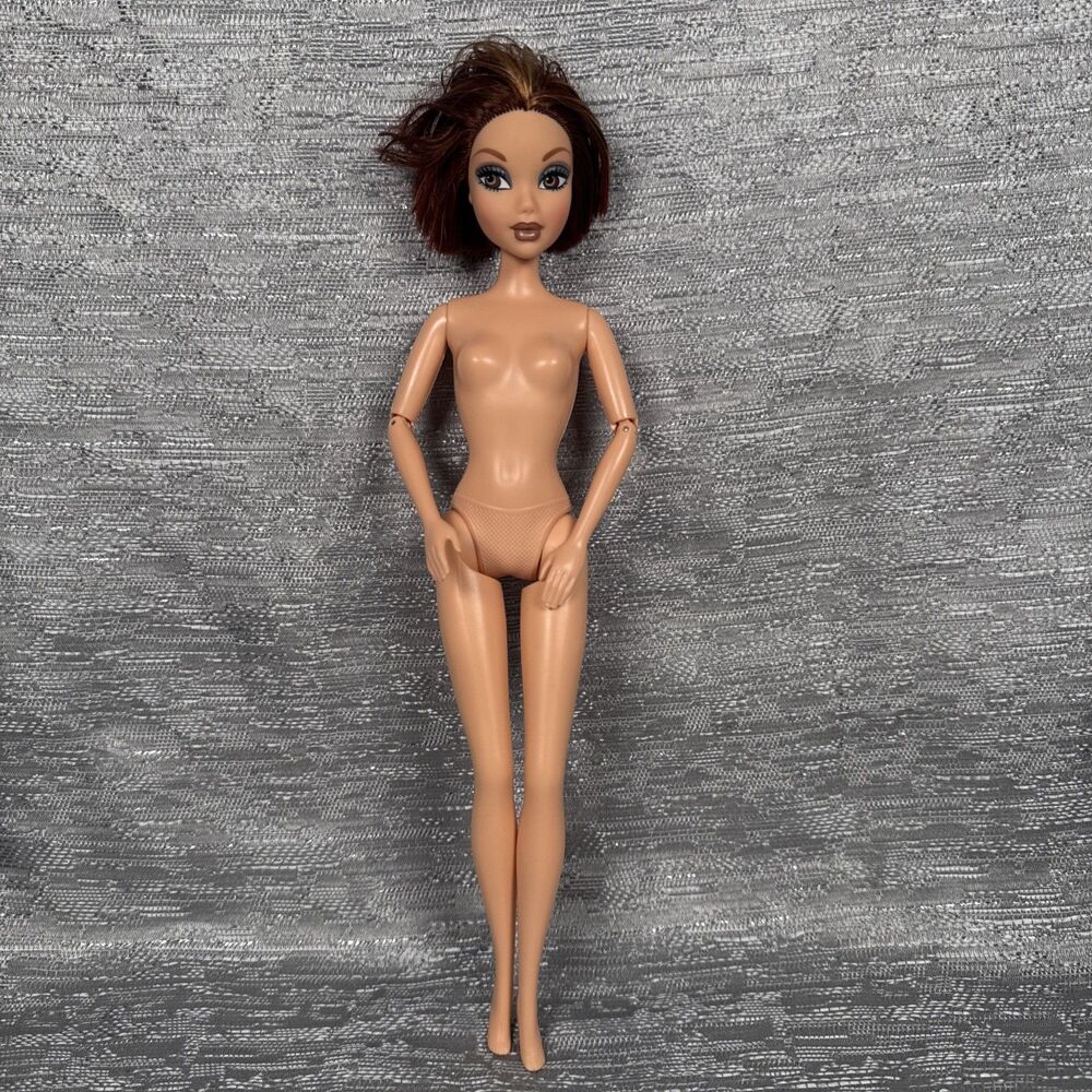 Barbie 1999 My Scene Chillin' Out Chelsea Doll Auburn Hair